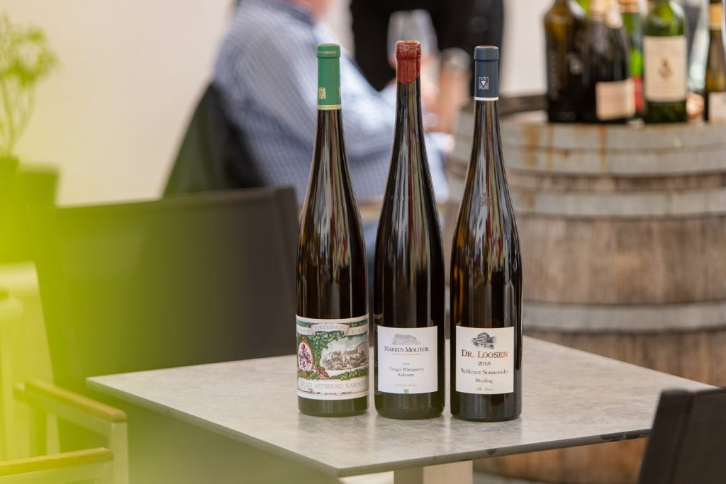 Big Bottles auf Weinhaus Terrasse
